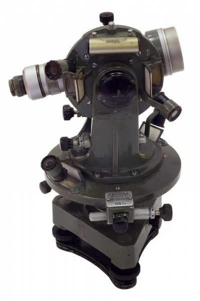 Теодолит с металлическими лимбами типа ТТ-50. СССР, Свердловск, УОМЗ,1953 г. 